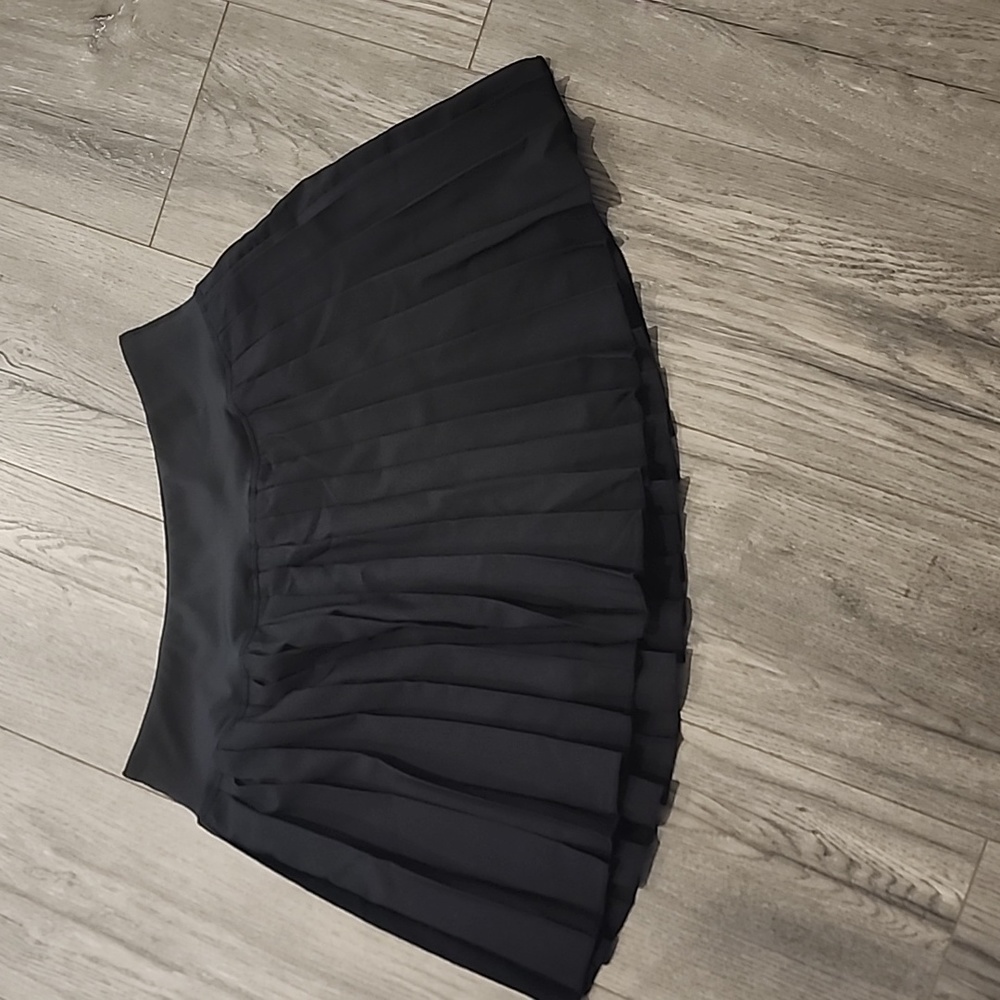 Black Pleated Tennis Skirt Skort with Hidden Pocket -Medium - Preppy.